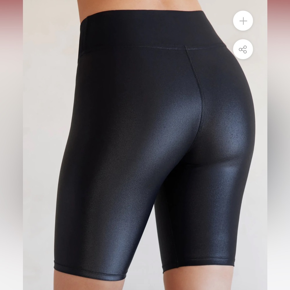 carbon38 black takara short